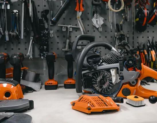 Husqvarna Service bei Mischler in Schwarzenegg – über 25 Jahre Erfahrung, Qualität und persönliche Beratung für Forst-, Garten- und Landmaschinen im Einzugsgebiet Schwarzenegg, Oberlangenegg und Steffisburg.